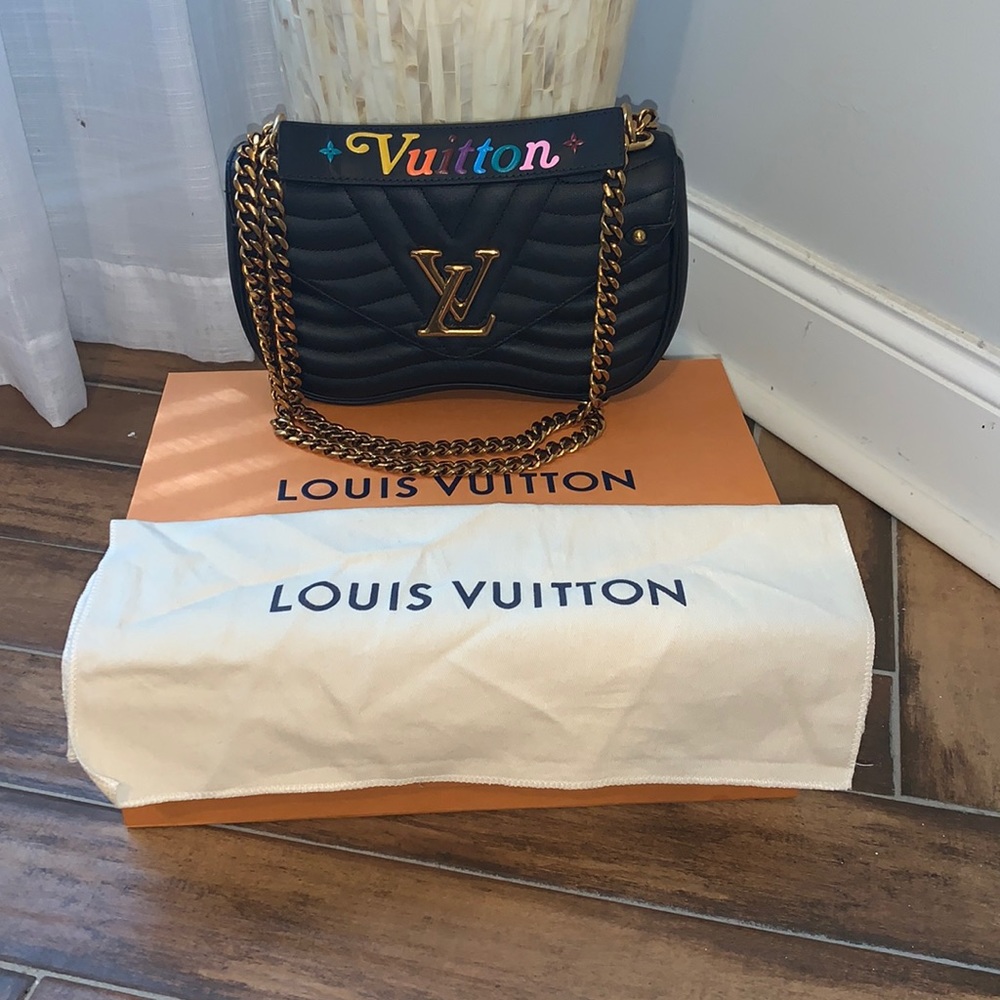 Louis Vuitton crossbody New wave Chain Bag MM